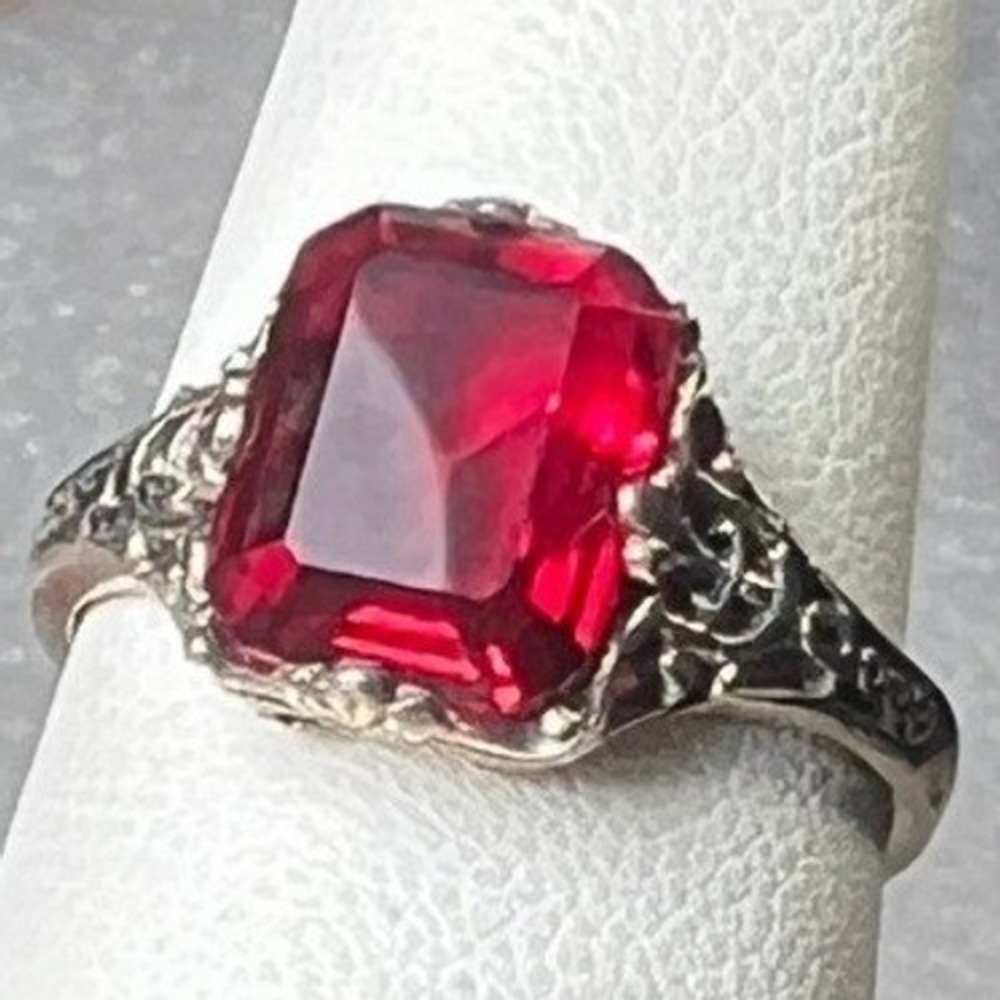 Sterling Silver Filigree Red Faceted Stone Ring Band Gold Tone Size 7.5 2.74g